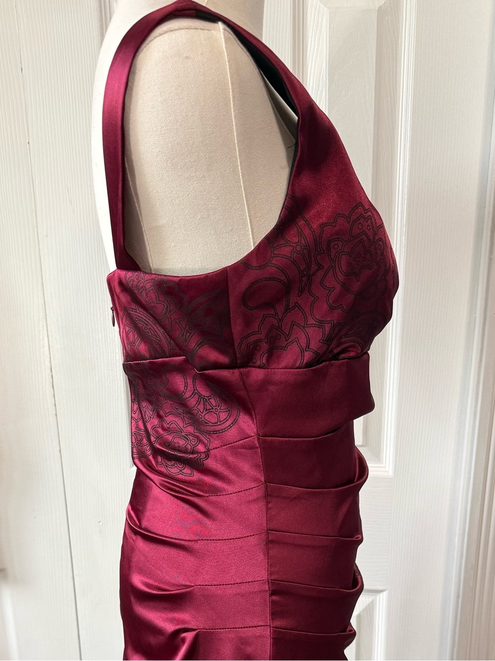 Le Château Burgundy Satin Sheath Cocktail Dress Paisley Print M Made in Canada - Picture 5 of 12